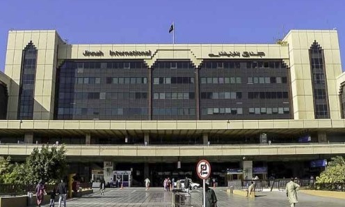 نشے میں دھت مسافر کے غل غپاڑے پر غیر ملکی طیارے کی کراچی لینڈنگ