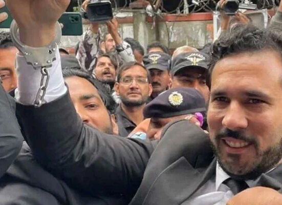 حسان نیازی کیخلاف کراچی میں بھی مقدمہ درج