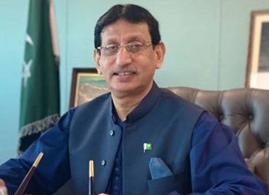 عمران خان ریڈ لائن کراس کررہے ہیں، وفاقی وزیر امین الحق