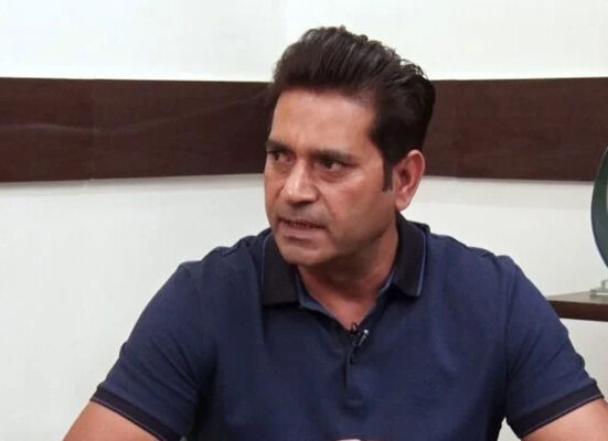 عاقب جاوید نے نام لیے بغیر تنقید کس پر کی