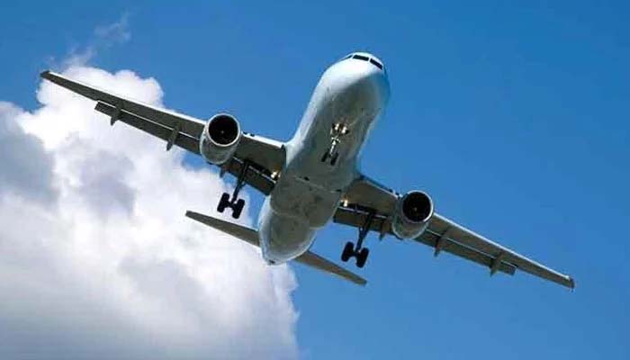 aroplan بھارتی طیارے میں مسافر کا انتقال، کراچی ائیرپورٹ پر ہنگامی لینڈنگ