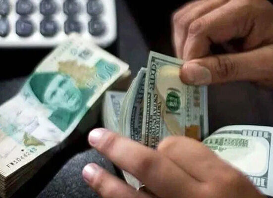انٹر بینک،چار دن کی چھٹی کے بعد ڈالر کی قدر میں اضافہ