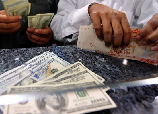 انٹر بینک میں ڈالر چند پیسے سستا