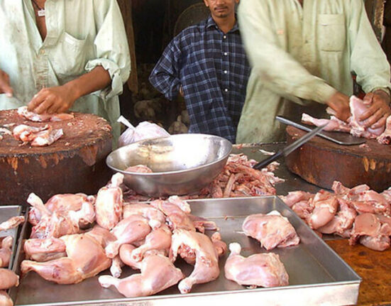 رمضان کی آمد، مرغی کے گوشت کی قیمت میں ناقابل یقین کمی