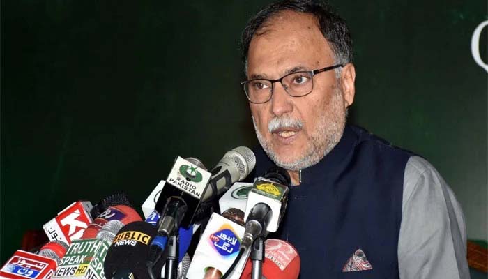 ihsan iqbal عمران خان کی خواہش ہے کہ لاشیں گریں اور وہ ان پر سیاست کریں، احسن اقبال