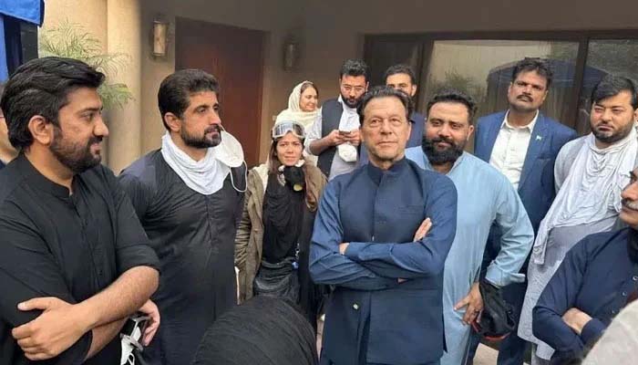 imran سرکاری املاک کانقصان،عمران سمیت دیگر رہنماؤں کیخلاف مقدمات درج