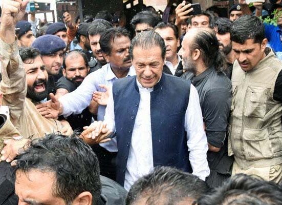 عمران خان کے ناقابلِ ضمانت وارنٹ قابل ضمانت میں تبدیل