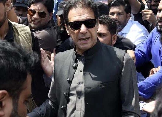 عمران خان کا کچھ دیر بعد لاہور ہائیکورٹ میں پیش ہونے کا فیصلہ