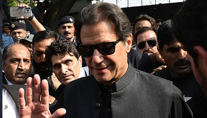 خاتون جج کو دھمکی کا کیس، عمران خان کے ناقابل ضمانت وارنٹ گرفتاری جاری