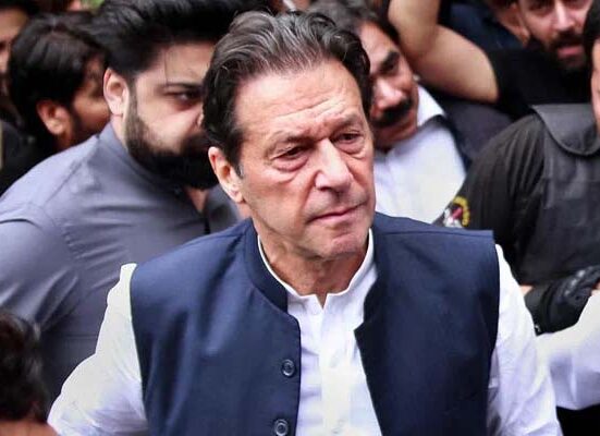 imran khan عمران خان سرینڈر کردیں تو آئی جی کوآرڈر کردیتے ہیں کہ انہیں گرفتار نہ کریں، عدالت