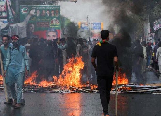 pti لاہور میں کشیدہ صورتحال کے باعث مختلف علاقوں میں اسکول، کالجز بند