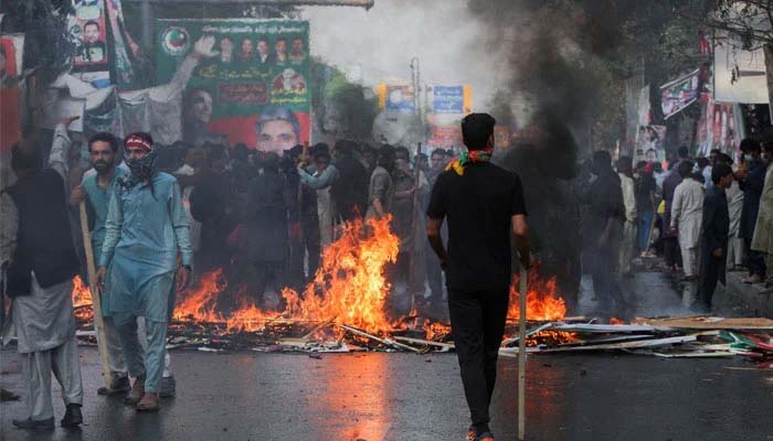 pti لاہور میں کشیدہ صورتحال کے باعث مختلف علاقوں میں اسکول، کالجز بند