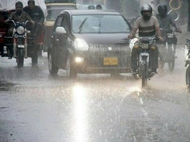 کراچی کے مختلف علاقوں میں ہلکی ودرمیانی شدت کی بارش سے موسم خوشگوار