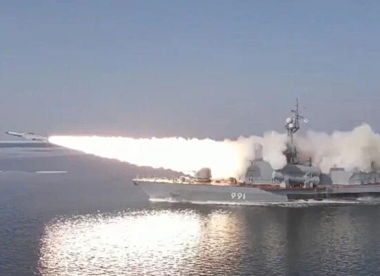 روس کی سی آف جاپان میں فرضی ہدف کو نشانہ لگانے کی مشق