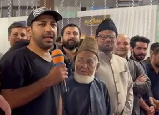 سابق کپتان سحری تقسیم کرنے فلاحی ادارے کی کیمپ پہنچ گئے