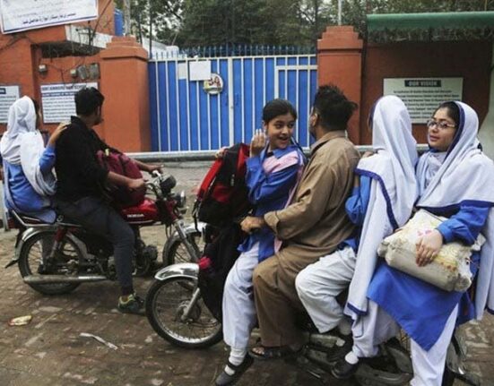 school پی ٹی آئی ریلی کے روٹ پر تعلیمی ادارے، بازار بند کرنے کا حکم