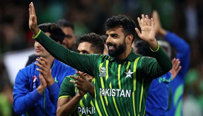 shahdab khan اسلام آباد: افغانستان کیخلاف سیریز میں قومی ٹیم کے آل راؤنڈر شاداب خان کو کپتان بنانے کا فیصلہ کرلیا گیا۔ذرائع کا کہنا ہے کہ افغانستان کیخلاف قومی ٹیم کی قیادت شاداب کرینگے جبکہ فاسٹ بولر شاہین آفریدی