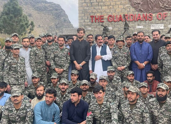 شاہین آفریدی کا لنڈی کوتل میں تاریخی میس کا دورہ