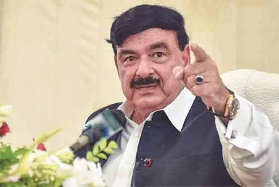 ہماری لڑائی ملک کا خزانہ لوٹ کر باہر جانیوالوں سے ہے، شیخ رشید احمد