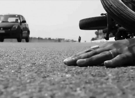 موٹرسائیکل کی بیریئر سے ٹکر ،کانسٹیبل سمیت 2 افراد جاں بحق