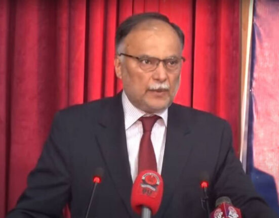 حکومت وقت پر چلی جائے گی جس کے بعد الیکشن کمیشن شیڈول کا اعلان کرے گا، احسن اقبال