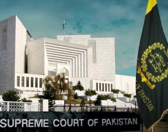 حکومت نے سپریم کورٹ میں انتخابات کیس کے بینچ پر اعتراض عائد کردیا