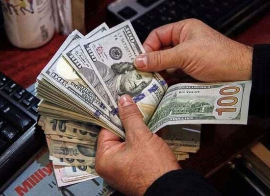 ڈالر ذخیرہ کرنے والوں کے خلاف کارروائی کیلیے قانون سازی کا فیصلہ