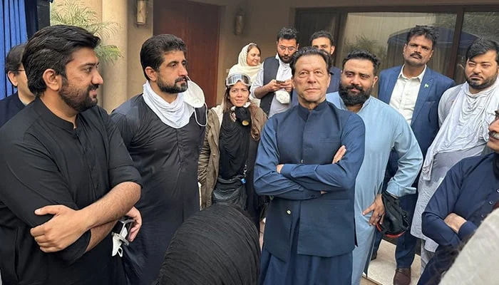 عمران خان پر 36 لاکھ روپے ہاﺅس ٹیکس واجب الادا نوٹس جاری