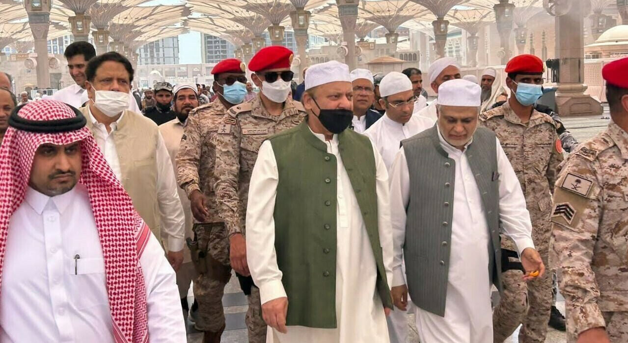 اسحاق ڈار کی سعودیہ میں نواز سے ملاقات ، ملکی سیاسی ومعاشی صورتحال پر گفتگو