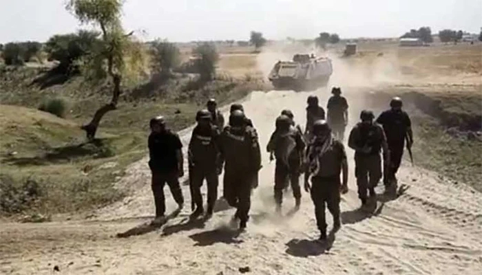 کچے میں آپریشن ، پولیس گولی ، ڈاکو راکٹ لانچر چلارہے ہیں