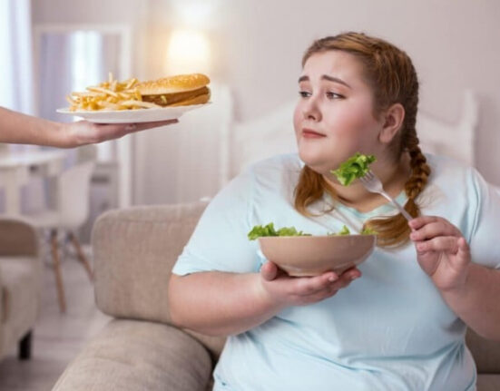 چپس، آئس کریم، برگر جیسی غذائیں کینسر کے خطرات میں اضافہ کر سکتی ہیں