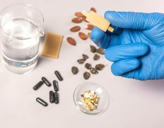 سائنسدانوں نے کھائی جانے والی بیٹری ایجاد کرلی