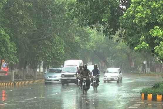 پنجاب سمیت ملک کے مختلف علاقوں میں بارش ، منگل کو بھی ہونے کا امکان