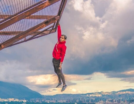 حفاظتی اقدامات کے بغیر، خطرناک کرتب دکھانے والا کھلاڑی تنقید کی زد میں