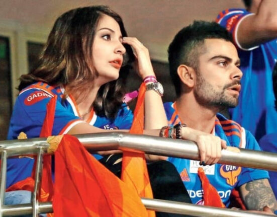 سنچری کرنے والے ویرات کوہلی کیلئے انوشکا شرما کا منفرد پیغام