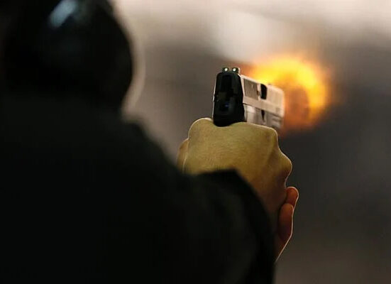 کراچی ، ڈکیتی ،مزاحمت پرفائرنگ میں باپ بیٹا زخمی