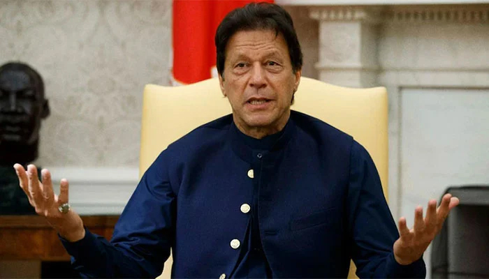 اسلام آباد ہائیکورٹ پیشی سے قبل عمران خان کی وکلاءاور پارٹی رہنماﺅں سے ملاقات