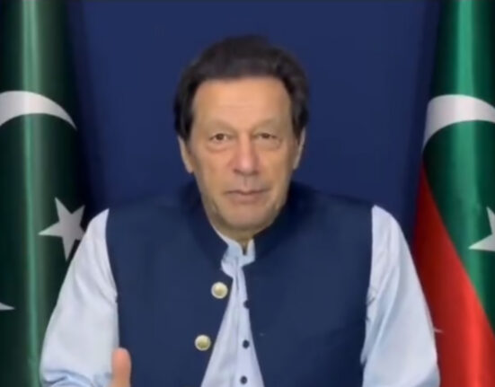 عمران خان نے اپنی نااہلی کی صورت میں پارٹی سربراہ کے نام کااعلان کردیا