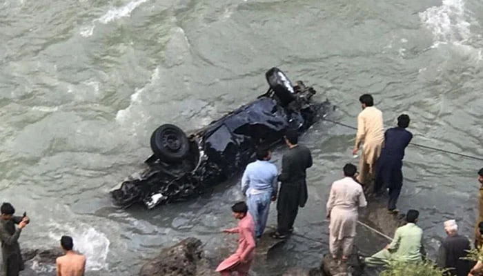 سیاحوںسے بھری جیپ دریائے نیلم میں جاگری ، 3 جاں بحق