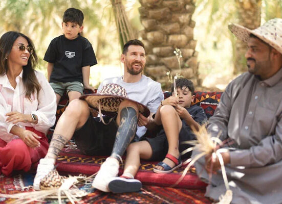 لیونل میسی اہل خانہ کے ہمراہ چھٹیاں منانے سعودی عرب پہنچ گئے