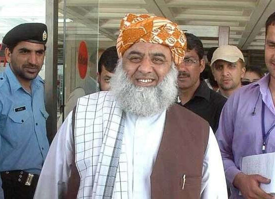 مولانا فضل الرحمان نجی دورے پر تھائی لینڈ پہنچ گئے