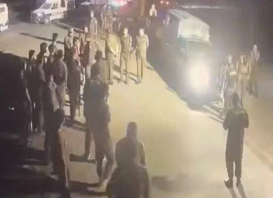 پنجاب یونیورسٹی، طلبا گروپوں کاگارڈز پر حملہ، 10 زخمی