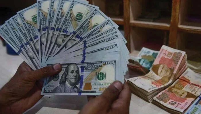 انٹر بینک اور اوپن مارکیٹ میں ڈالر سستا