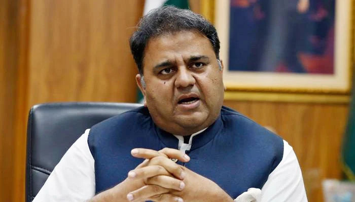 الیکشن کمیشن نے فواد چوہدری کو شوکاز نوٹس جاری کردیا