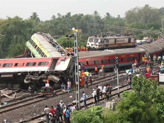 بھارت میں 3 ٹرینوں میں ہولناک تصادم، اموات کی تعداد 288 ہوگئی