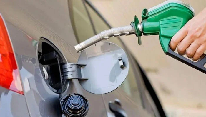 کل سے پیٹرولیم مصنوعات کی قیمتوں میں معمولی ردوبدل کا امکان
