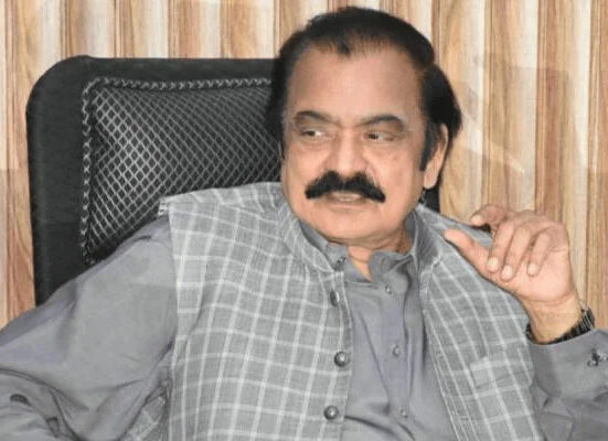 رانا ثنا ءاللہ اہلخانہ کے ہمراہ حج کی ادائیگی کیلئے سعودی عرب روانہ