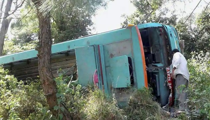 راجن پور ،ڈرائیور سوگیا ، بس اُلٹ گئی ، 5 افراد جاں بحق