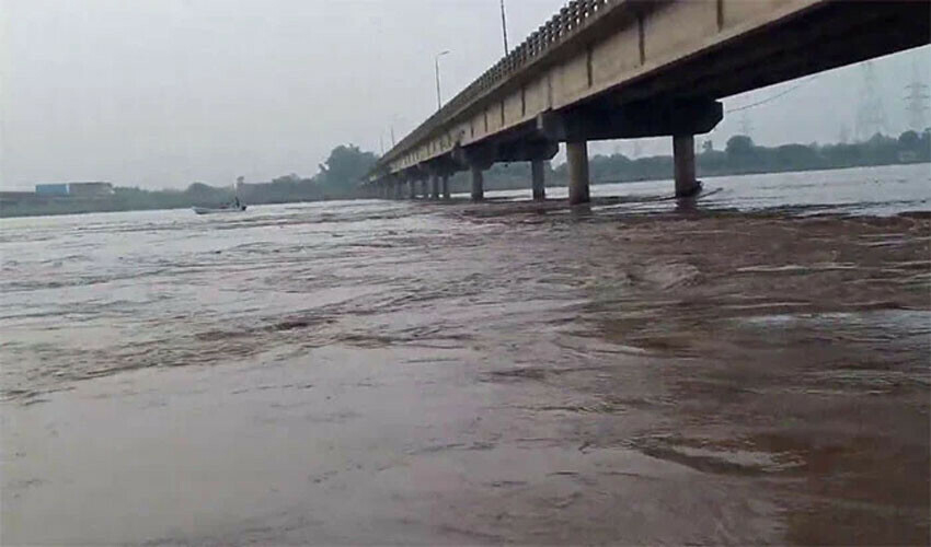 دریائے چناب میں پانی کی سطح میں مسلسل اضافہ ، انتظامیہ متحرک