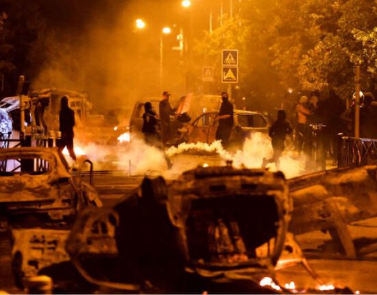 پولیس کے ہاتھوں نوجوان کا قتل، فرانس میں جلاؤ گھیراؤ میں ملوث 917 افراد گرفتار